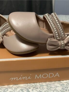 Mini Moda Girls' Blush Pearl-Trim Dress Shoes